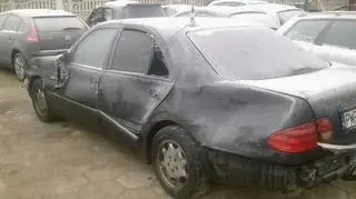 Mercedes, za którego kierownicą siedział mężczyzna, został zabezpieczony