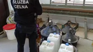 Mężczyzna alkohol produkował w warsztacie stolarskim 