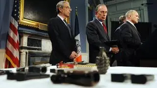 Michael Bloomberg i Ray Kelly na konferencji prasowej ws. zatrzymanych (EPA)