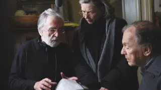 Michael Haneke na planie "Miłości" z odtwórcami głównych ról