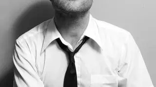 Michał Maciej Bartosik urodził się w Wałbrzychu, obecnie pracuje w Toronto