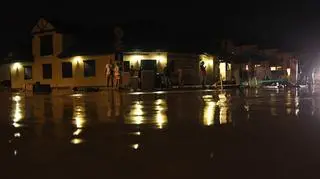 Miekszańcy niektórych domów walczyli z wodą kilka godizn
