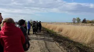 Mieszkańcy na miejscu wypadku 