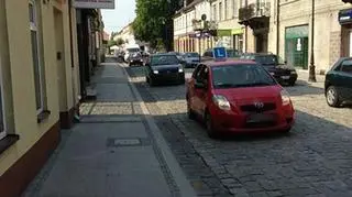 Mieszkańcy narzekają, że zgodnie z ograniczeniami na ulicach jeżdżą tylko "elki"
