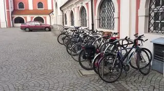 Mimo niskiej temperatury, rowery miały w poniedziałek wzięcie