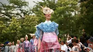 Moda opanowała też ulicę (EPA)