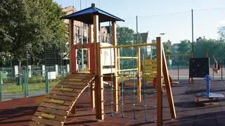 Modernizowane są też place zabaw