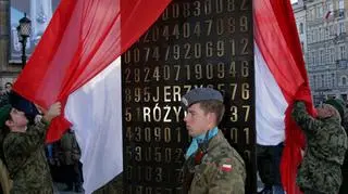Monument ma w podstawie kształt trójkąta