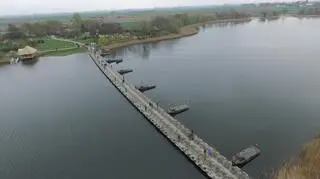 Most pontonowy skonstruowany specjalnie na obchody