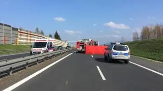 Motocyklista uderzył w bariery na S-52