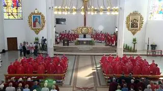 Msza święta pod przewodnictwem prymasa Polski w sanktuarium Relikwii Krzyża Świętego w Wałbrzychu