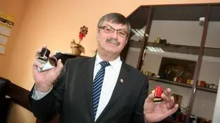 Multimilioner ze swoimi nakrętkami
