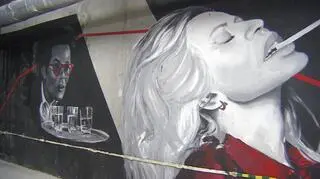 Murale przedstawiające historię polskiego kina pokryły główną ścianę w holu Gdyńskiego Centrum Filmowego