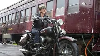 Mutt Williams śmiga na harleyu niczym Marlon Brando\UIP