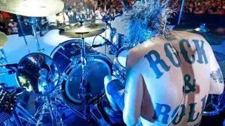 Muzyk broni się, że nie zrobił tego, co mu się zarzuca. Nie zdjął też spodni, tylko koszulkę, żeby pokazać mój tatuaż na plecach