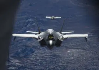 Myśliwce F-35 nad bazą wojskową Hill w stanie Utah