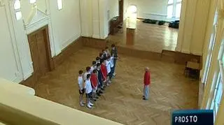 Na auli licealiści mają tylko zajęcia gimnastyczne (TVN24)