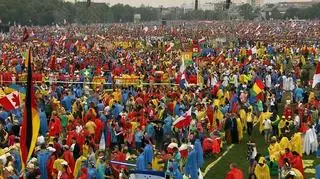 Na Błoniach na papieża oczekują tłumy wiernych