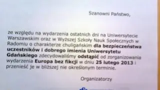 Na drzwiach auli wywieszono kartę z informację o odwołaniu panelu 