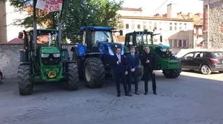 Na egzamin przyjechali ciągnikami