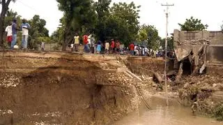Na Haiti huragan niszczył domy i drogi (PAP/EPA)