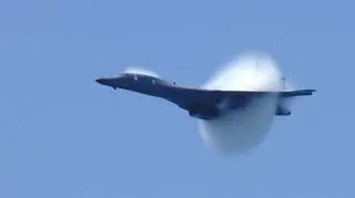Na małej wysokości B-1 są w stanie lecieć niemal z prędkością dźwięku