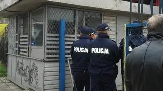 Na miejscu jest policja i egzekutorzy 