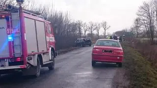 Na miejscu pracują strażacy, policja i prokurator