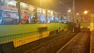 Na miejscu pracuje 13 zastępów straży pożarnej