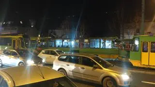 Na miejscu tworzą się duże korki