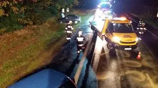 Na miejscu wypadku pomocy udzielali strażacy
