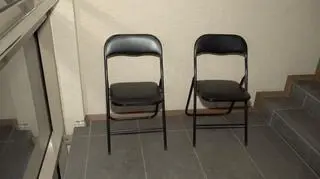Na półpiętrach są krzesła, żeby mieszkańcy mogli odpocząć po drodze