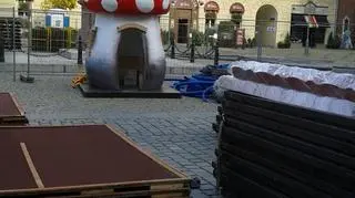Na Rynek przywieziono już domki krasnoludków