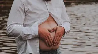 Na sesji mężczyzna zastąpił swoją żonę