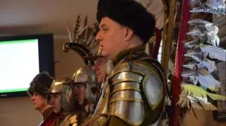 Na ślubowanie w asyście husarii