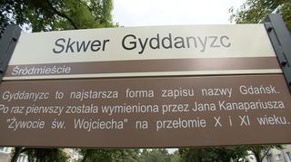 Na tablicy znalazło się miejsce na dodatkowe informacje o nowej nazwie