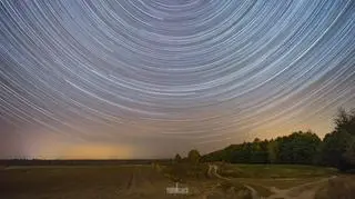 Na to niezwykłe zdjęcie złożyło się około 450 zdjęć wykonanych w tych samych ustawieniach