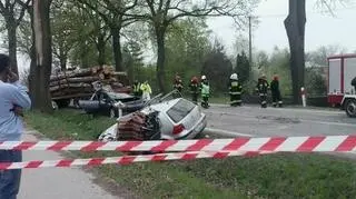 Naczepa tira zmiażdżyła trzy samochody na drodze z Krakowa do Wadowic