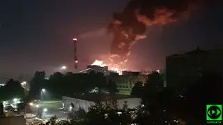 Nad miastem unoszą się kłęby dymu
