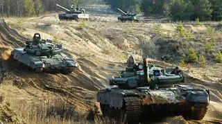 Nad Ukrainą od roku wisi też groźba otwartej inwazji Rosji