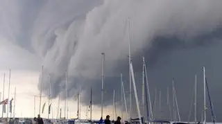 Nadciąga kataklizm? Burza w Gdyni (fot.Ania)