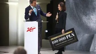 Nagrodę odbiera Bianka Mikołajewska