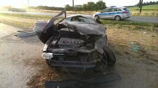 Najpierw zjechała na pobocze, potem dachowała 