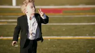 Największą gwiazdą klipu jest Julian Fuego Thicke, czyli syn piosenkarza i jego żony, aktorki Pauli Patton