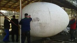Największa pisanka w Polsce waży ponad 100 kilogramów