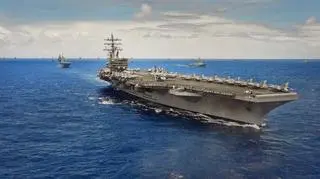 Największy okręt ćwiczeń, lotniskowiec atomowy typu Nimitz, USS Ronald Regan