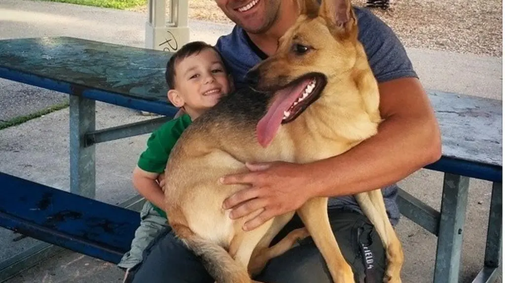 Nathan Cirillo z 6-letnim synem