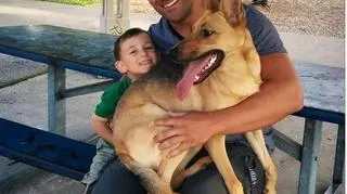 Nathan Cirillo z 6-letnim synem