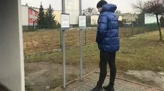 Natychmiast po publikacji zdjęcia tabliczki przewieszono wyżej