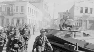 Naziści w Atenach, 1941 rok 
